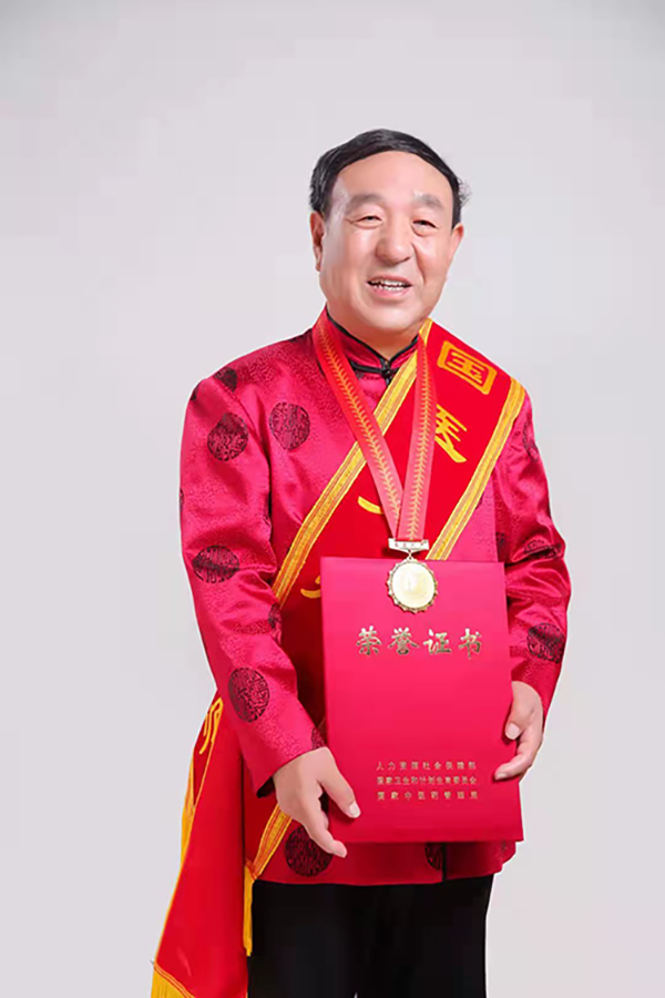 李佃贵 大师2.png